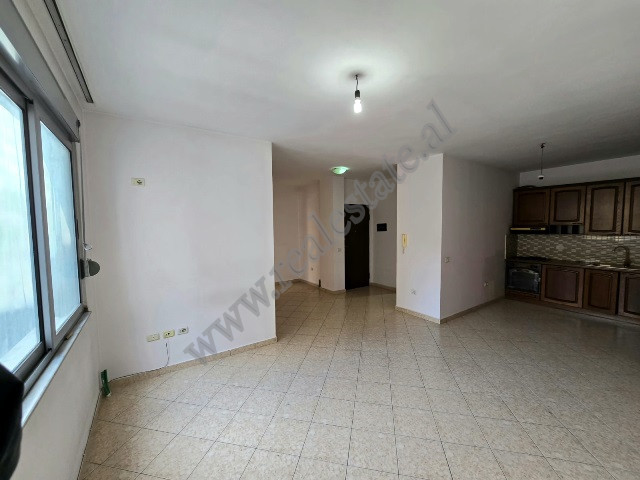 Apartament 2+1 per shitje ne rrugen Ndre Mjeda ne Tirane.&nbsp;
Apartamenti pozicionohet ne katin e